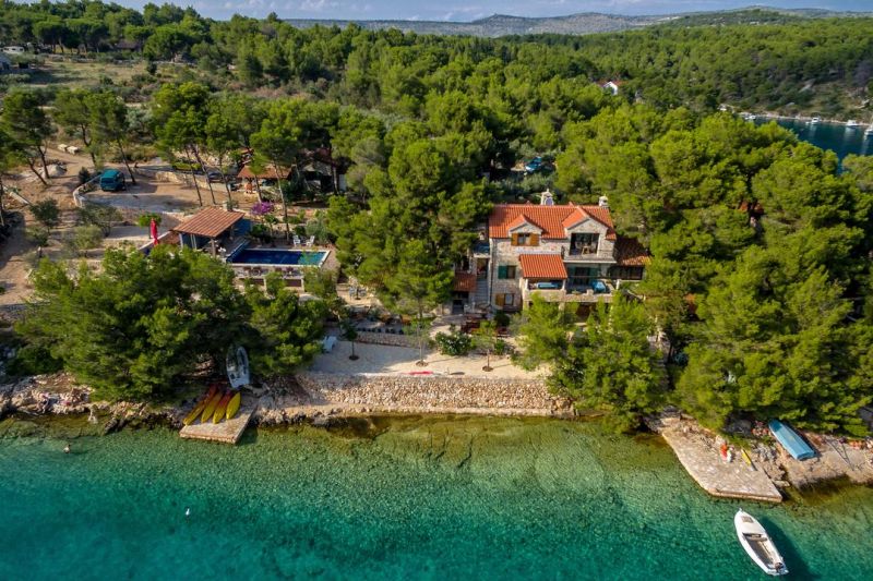 Villa with pool, direct on the sea, Milna, island Brac, Dalmatia, Croatia