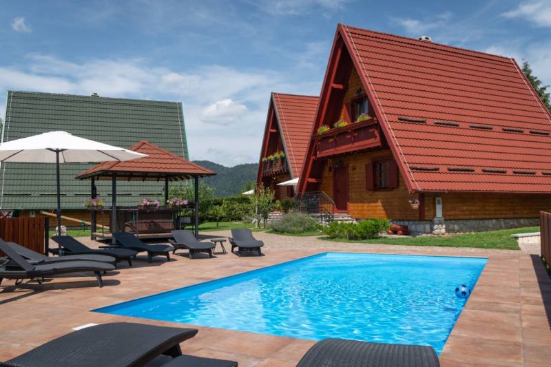 Houses Crni Lug with pool, sauna and jacuzzi, Gorski Kotar, Croatia